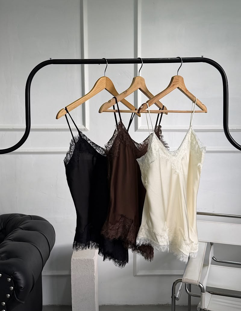 Top Irregular saten encaje