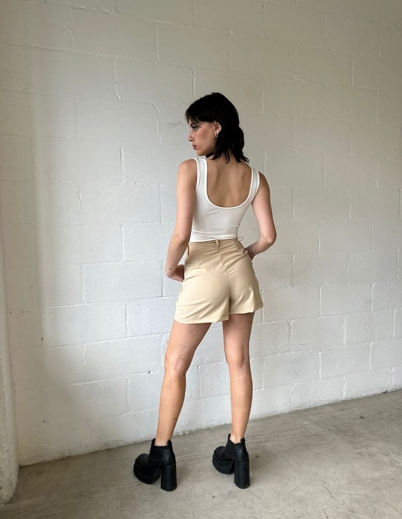 Short con Pinza Zara